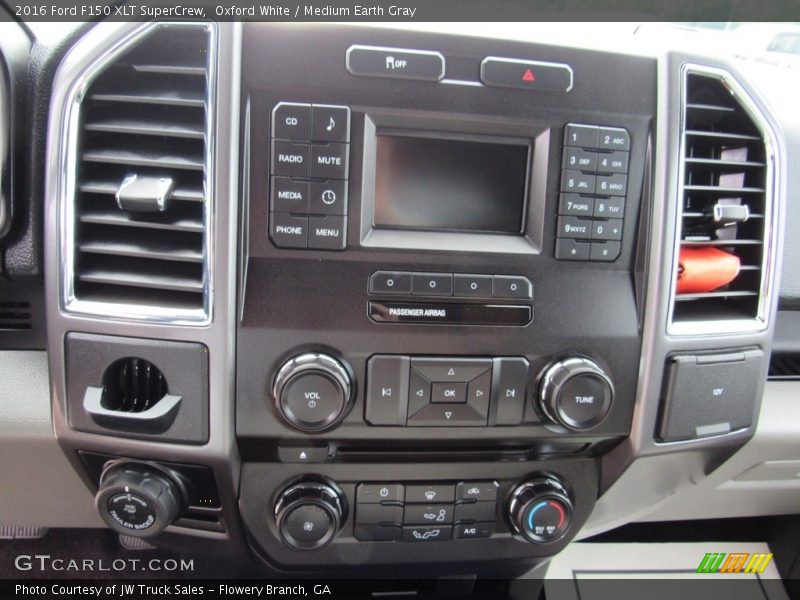 Oxford White / Medium Earth Gray 2016 Ford F150 XLT SuperCrew