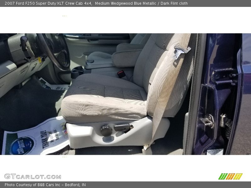 Medium Wedgewood Blue Metallic / Dark Flint cloth 2007 Ford F250 Super Duty XLT Crew Cab 4x4