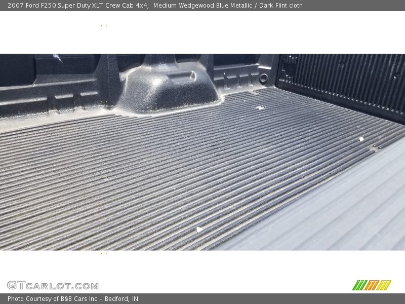 Medium Wedgewood Blue Metallic / Dark Flint cloth 2007 Ford F250 Super Duty XLT Crew Cab 4x4