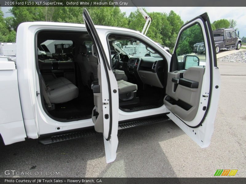Oxford White / Medium Earth Gray 2016 Ford F150 XLT SuperCrew