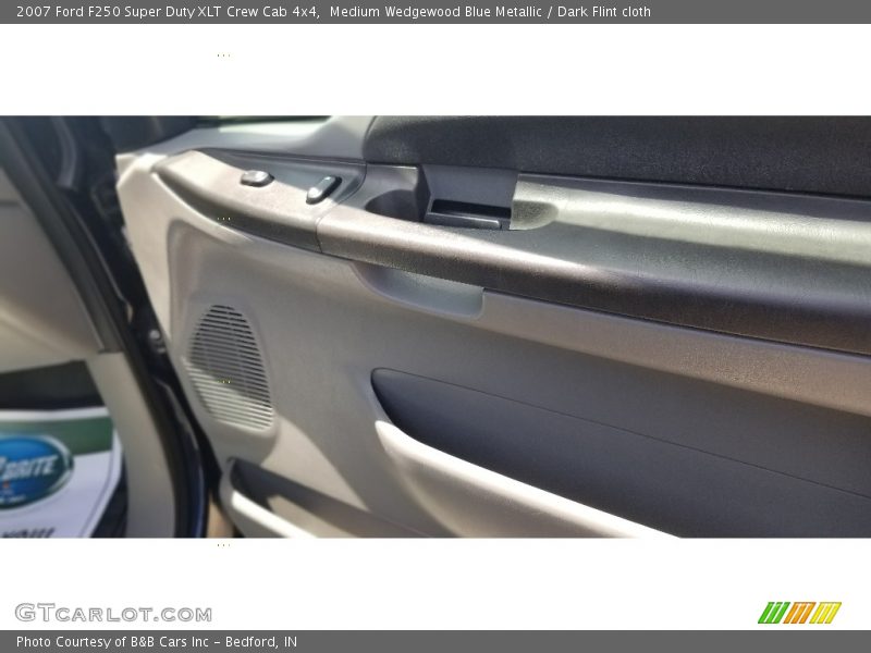 Medium Wedgewood Blue Metallic / Dark Flint cloth 2007 Ford F250 Super Duty XLT Crew Cab 4x4