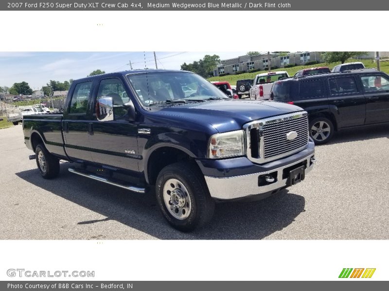 Medium Wedgewood Blue Metallic / Dark Flint cloth 2007 Ford F250 Super Duty XLT Crew Cab 4x4