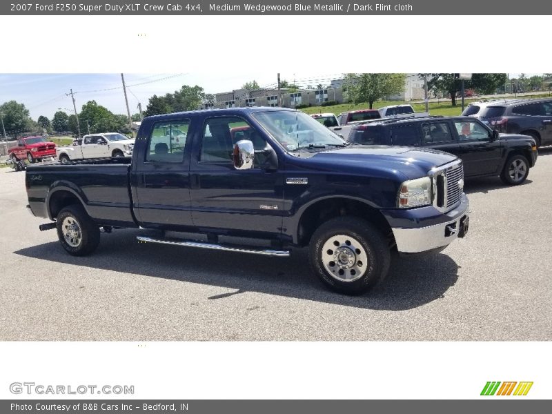 Medium Wedgewood Blue Metallic / Dark Flint cloth 2007 Ford F250 Super Duty XLT Crew Cab 4x4