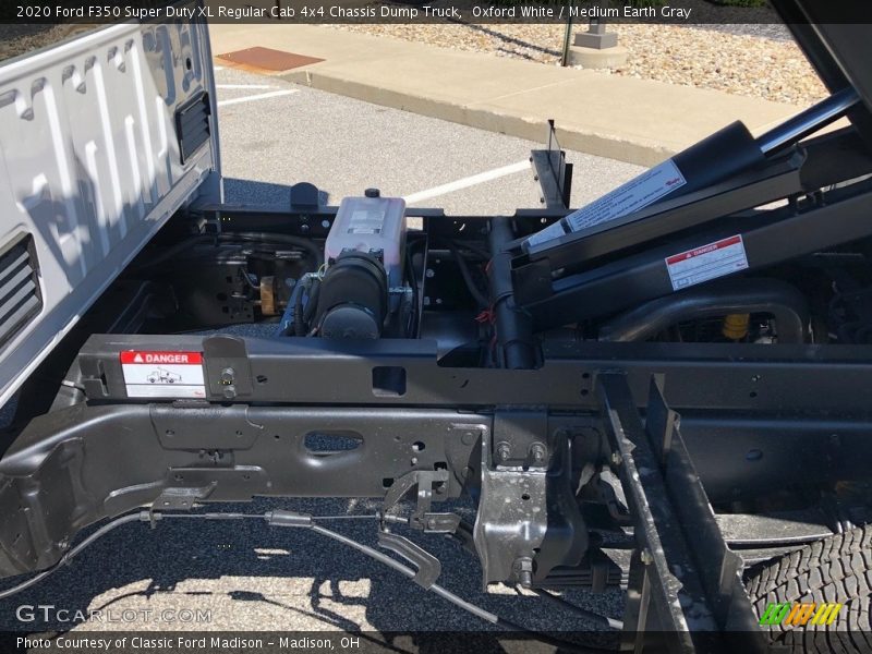 Oxford White / Medium Earth Gray 2020 Ford F350 Super Duty XL Regular Cab 4x4 Chassis Dump Truck