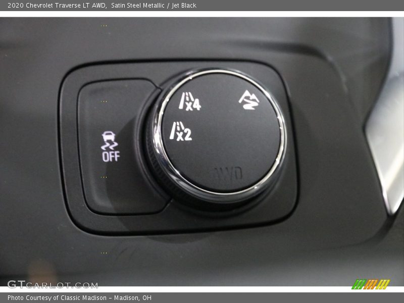 Satin Steel Metallic / Jet Black 2020 Chevrolet Traverse LT AWD
