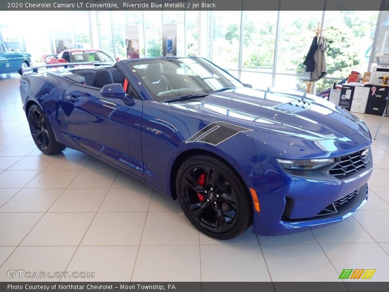 Front 3/4 View of 2020 Camaro LT Convertible