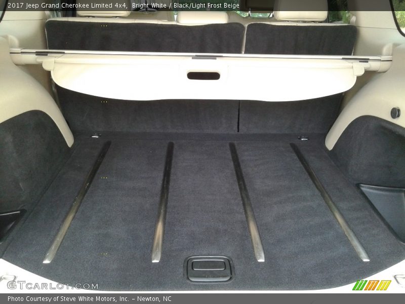 Bright White / Black/Light Frost Beige 2017 Jeep Grand Cherokee Limited 4x4