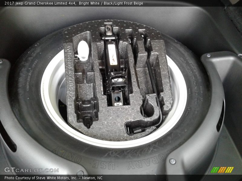 Bright White / Black/Light Frost Beige 2017 Jeep Grand Cherokee Limited 4x4