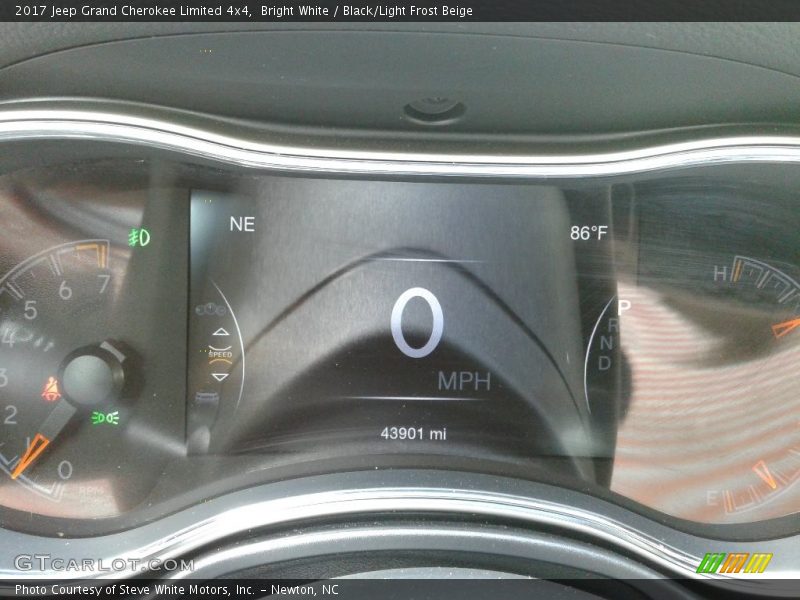 Bright White / Black/Light Frost Beige 2017 Jeep Grand Cherokee Limited 4x4