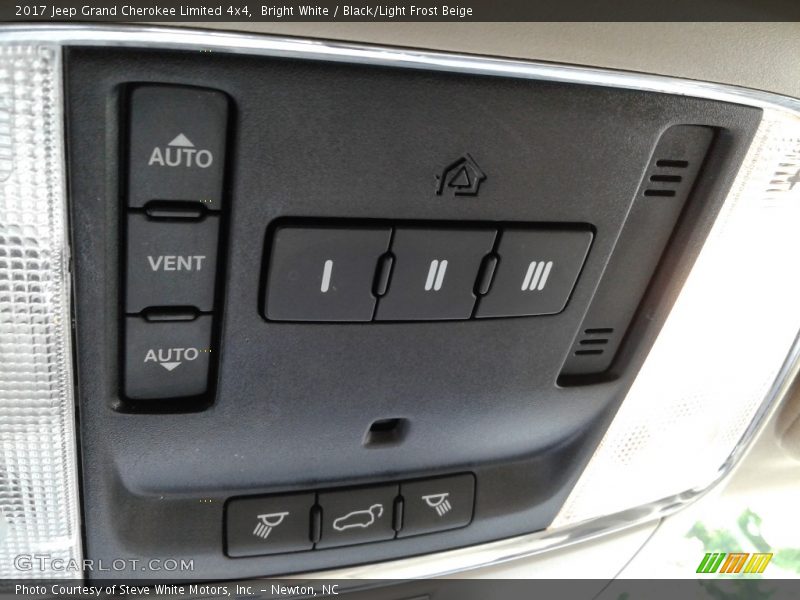 Bright White / Black/Light Frost Beige 2017 Jeep Grand Cherokee Limited 4x4