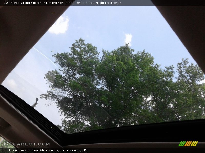 Bright White / Black/Light Frost Beige 2017 Jeep Grand Cherokee Limited 4x4