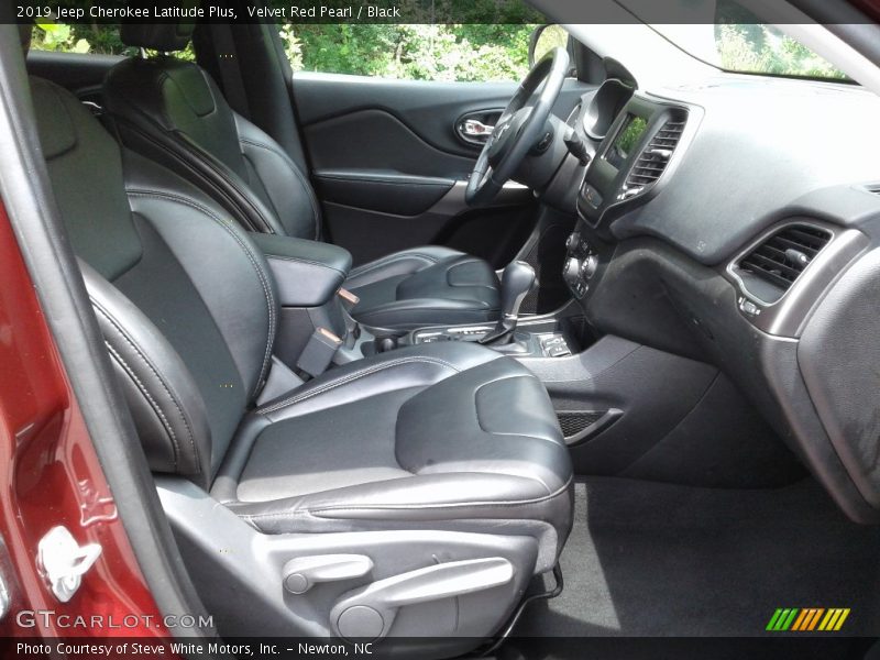 Velvet Red Pearl / Black 2019 Jeep Cherokee Latitude Plus