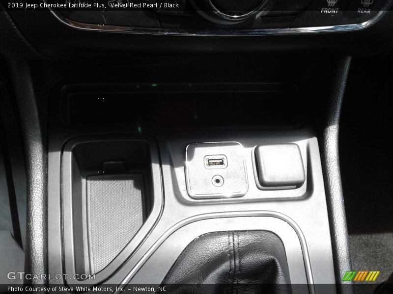 Velvet Red Pearl / Black 2019 Jeep Cherokee Latitude Plus
