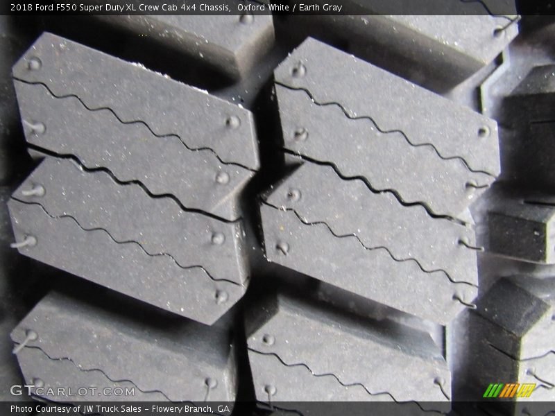 Oxford White / Earth Gray 2018 Ford F550 Super Duty XL Crew Cab 4x4 Chassis