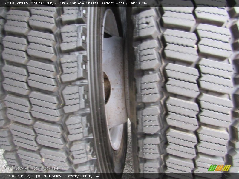 Oxford White / Earth Gray 2018 Ford F550 Super Duty XL Crew Cab 4x4 Chassis