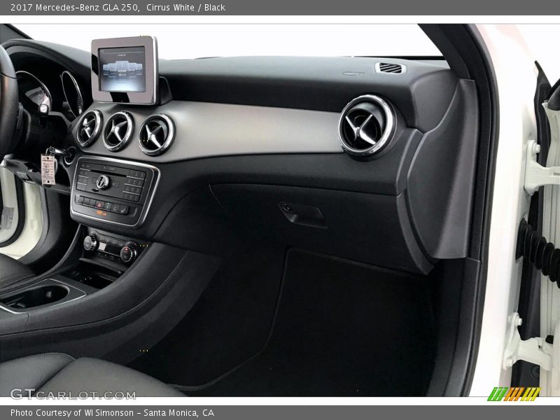 Cirrus White / Black 2017 Mercedes-Benz GLA 250