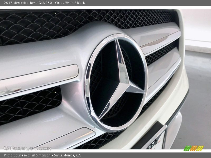 Cirrus White / Black 2017 Mercedes-Benz GLA 250