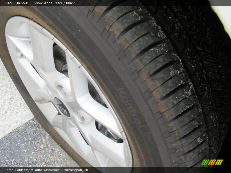 Snow White Pearl / Black 2020 Kia Soul S