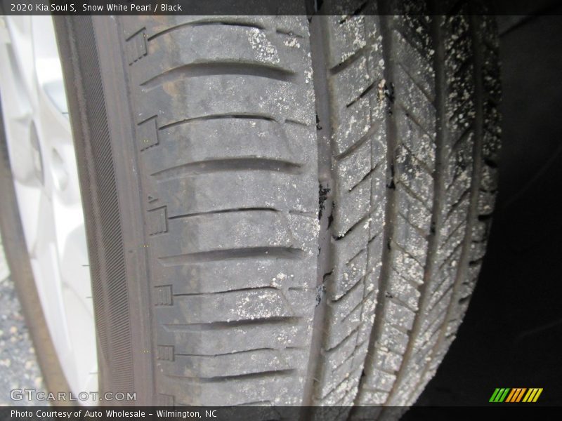 Snow White Pearl / Black 2020 Kia Soul S