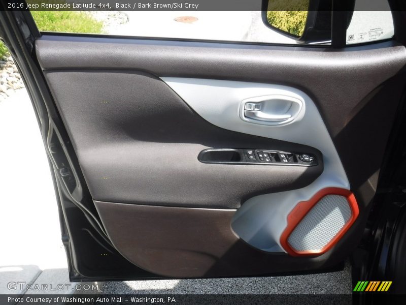 Black / Bark Brown/Ski Grey 2016 Jeep Renegade Latitude 4x4