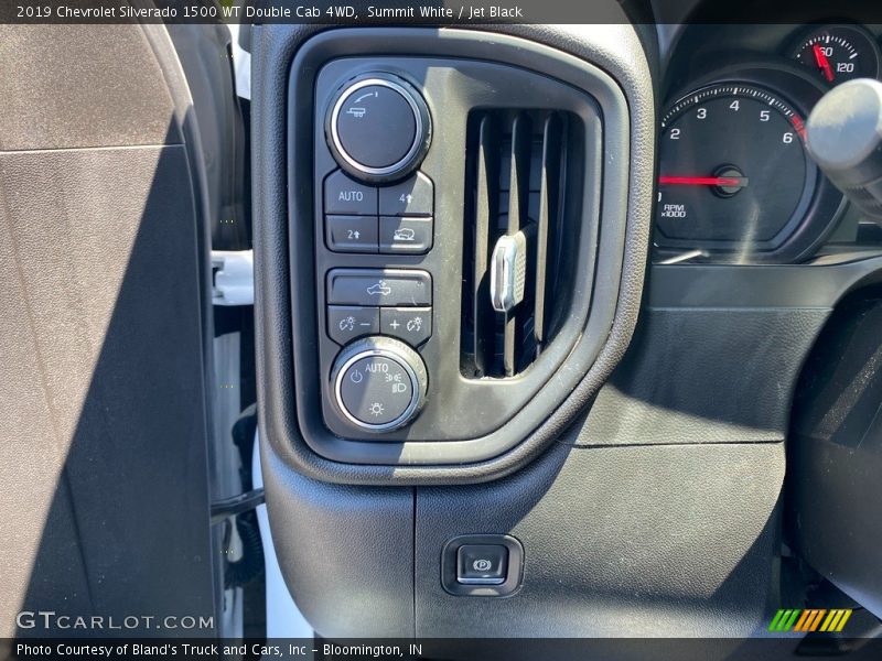 Summit White / Jet Black 2019 Chevrolet Silverado 1500 WT Double Cab 4WD