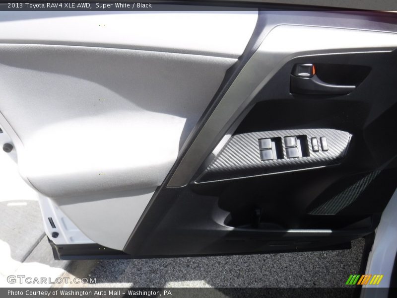 Super White / Black 2013 Toyota RAV4 XLE AWD