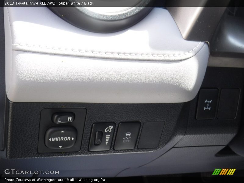 Super White / Black 2013 Toyota RAV4 XLE AWD