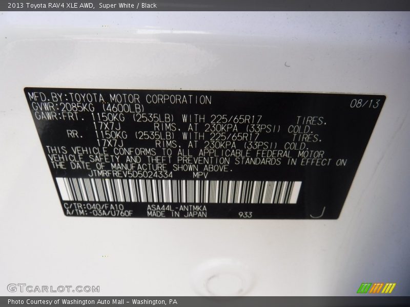 Super White / Black 2013 Toyota RAV4 XLE AWD