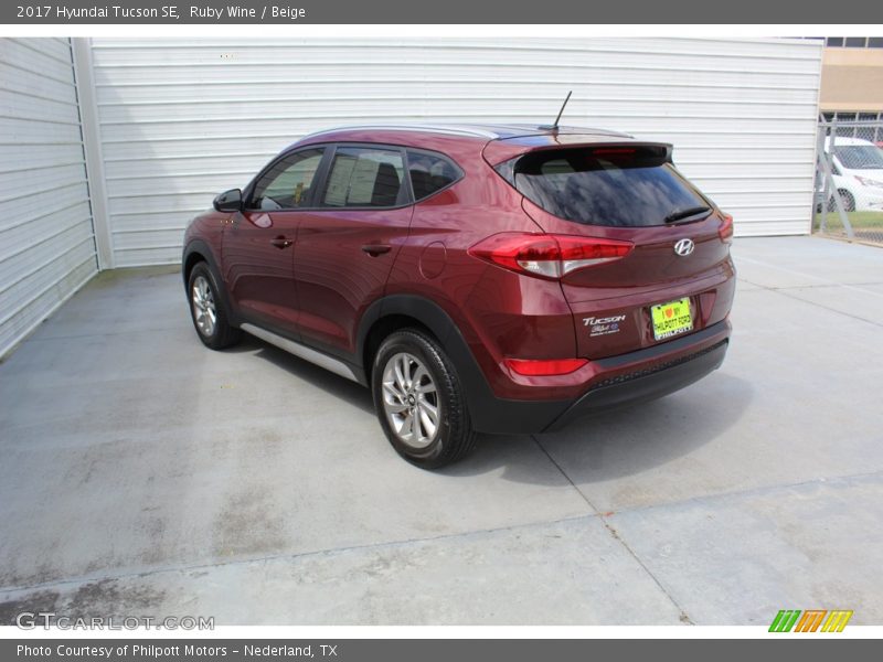 Ruby Wine / Beige 2017 Hyundai Tucson SE