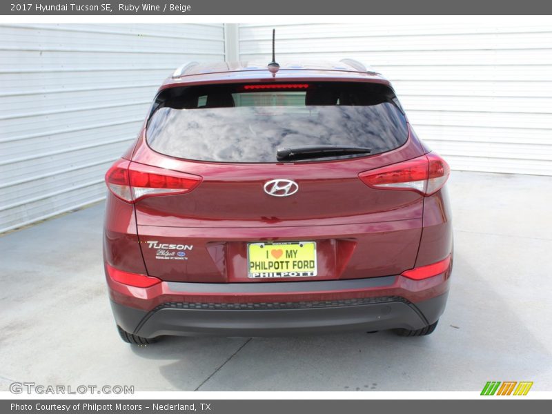 Ruby Wine / Beige 2017 Hyundai Tucson SE