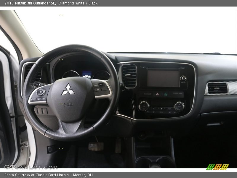 Diamond White / Black 2015 Mitsubishi Outlander SE