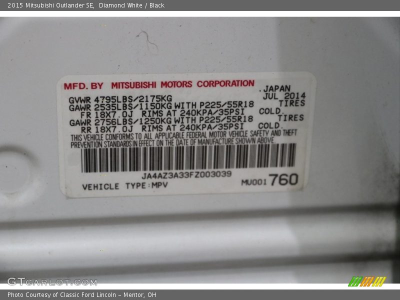 Diamond White / Black 2015 Mitsubishi Outlander SE