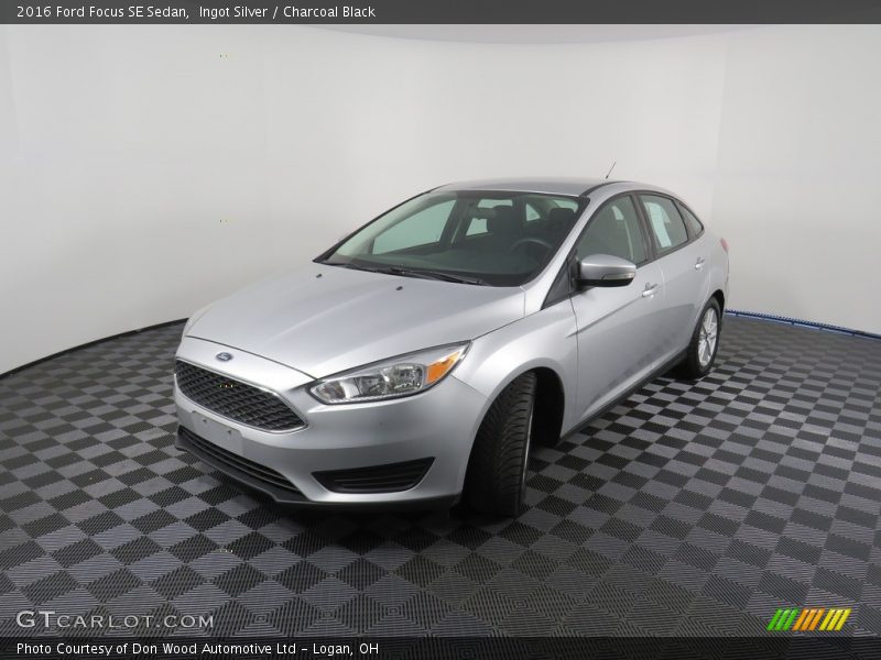 Ingot Silver / Charcoal Black 2016 Ford Focus SE Sedan