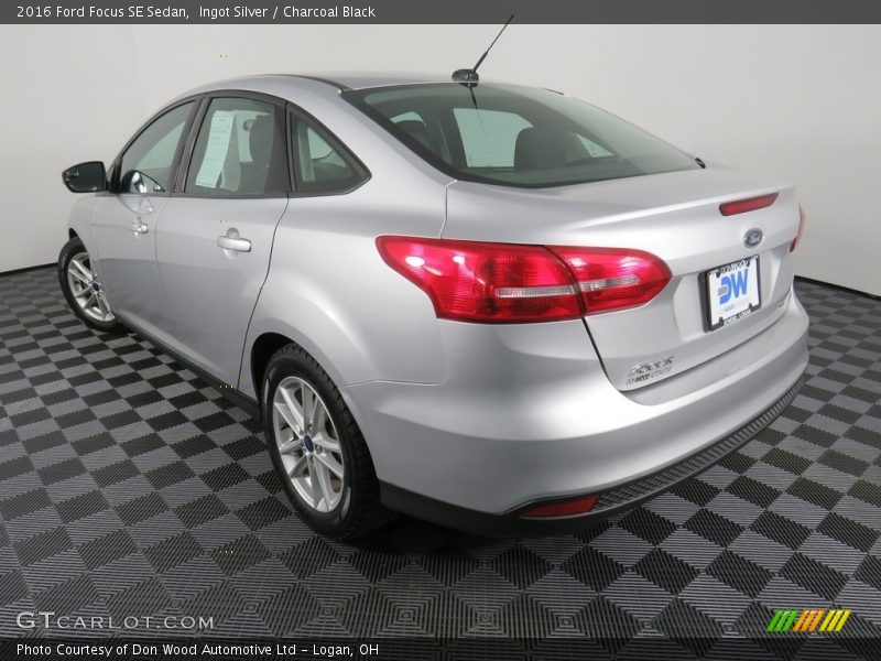 Ingot Silver / Charcoal Black 2016 Ford Focus SE Sedan