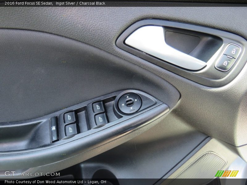 Ingot Silver / Charcoal Black 2016 Ford Focus SE Sedan