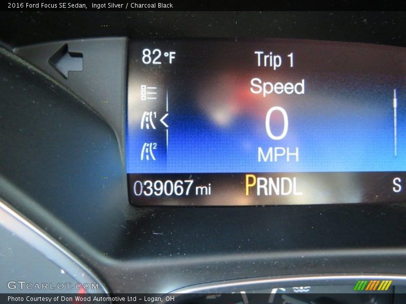 Ingot Silver / Charcoal Black 2016 Ford Focus SE Sedan