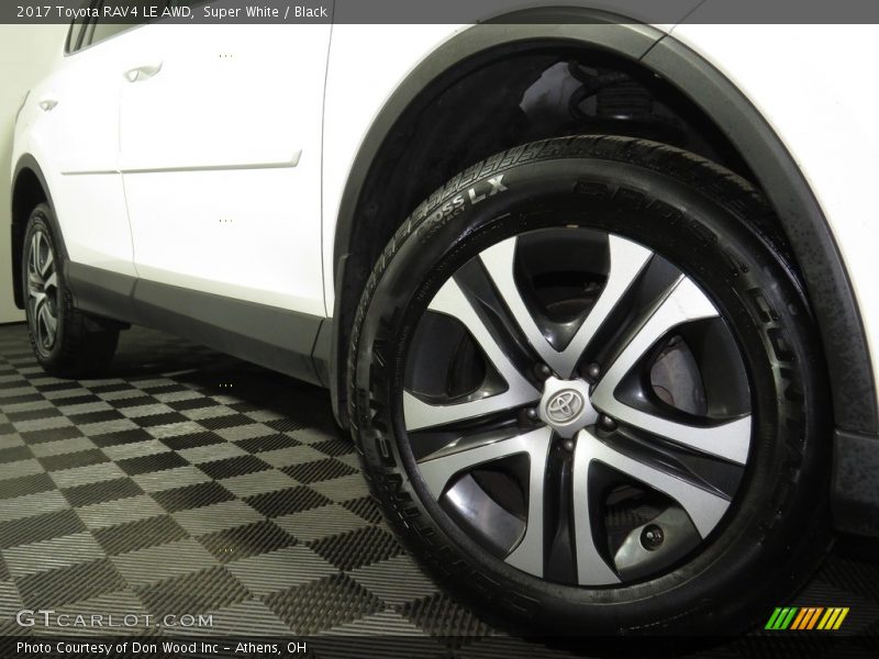 Super White / Black 2017 Toyota RAV4 LE AWD
