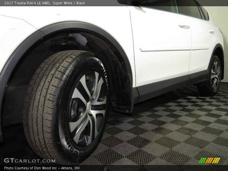 Super White / Black 2017 Toyota RAV4 LE AWD