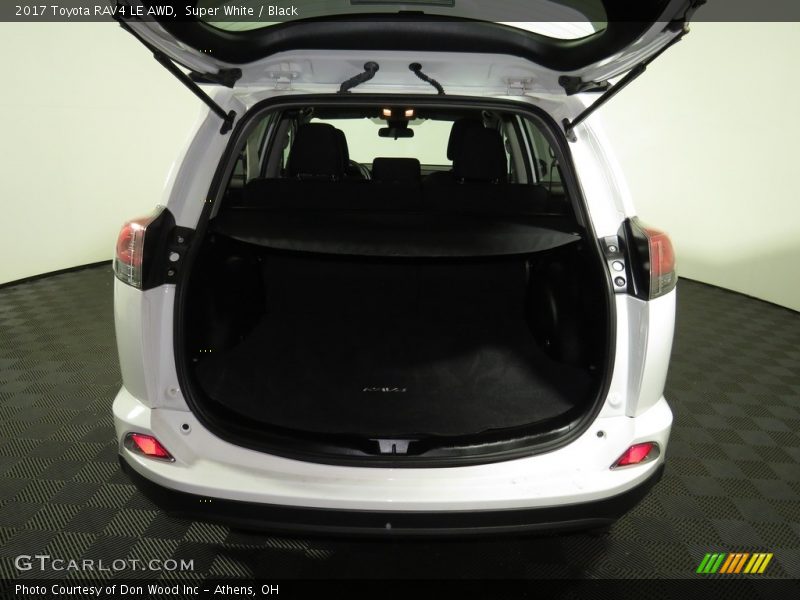Super White / Black 2017 Toyota RAV4 LE AWD