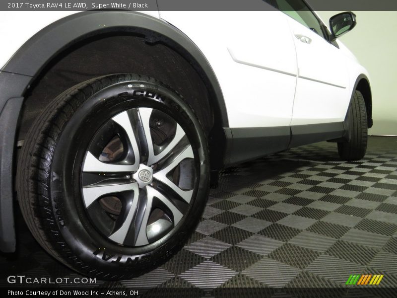 Super White / Black 2017 Toyota RAV4 LE AWD