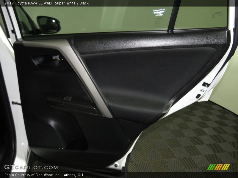 Super White / Black 2017 Toyota RAV4 LE AWD