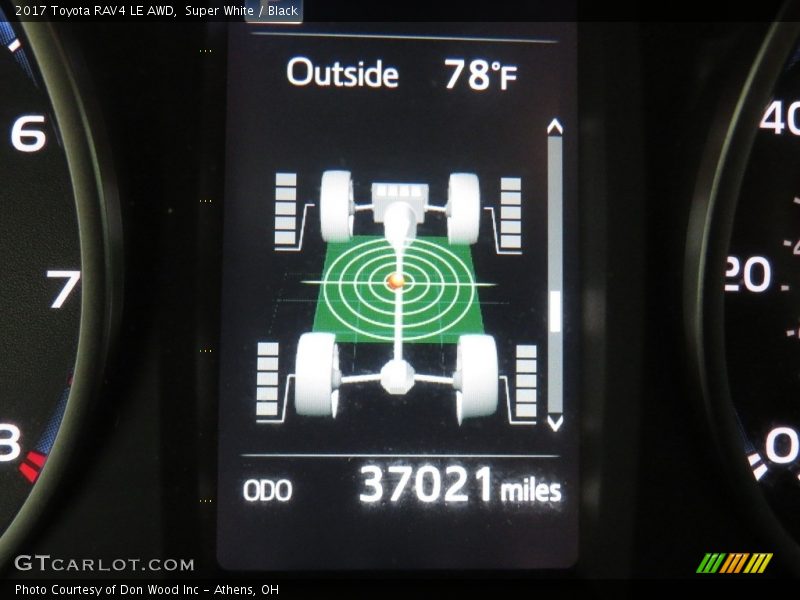 Super White / Black 2017 Toyota RAV4 LE AWD