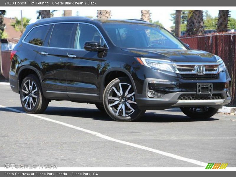 Front 3/4 View of 2020 Pilot Touring