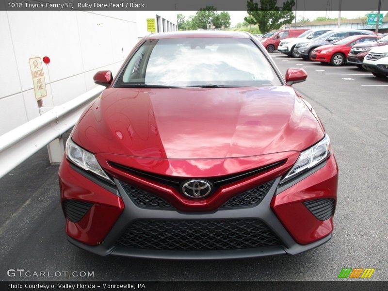 Ruby Flare Pearl / Black 2018 Toyota Camry SE