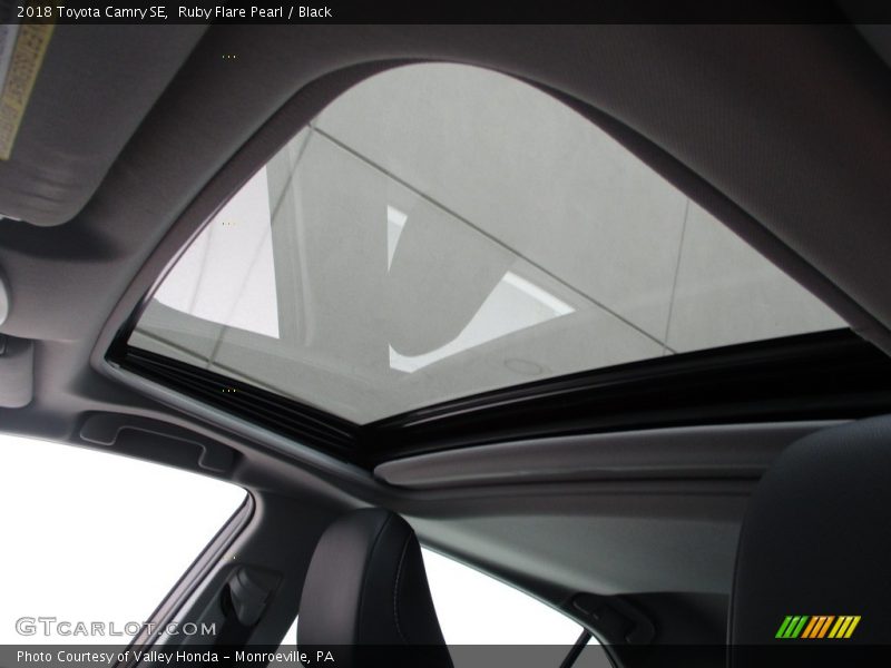 Ruby Flare Pearl / Black 2018 Toyota Camry SE