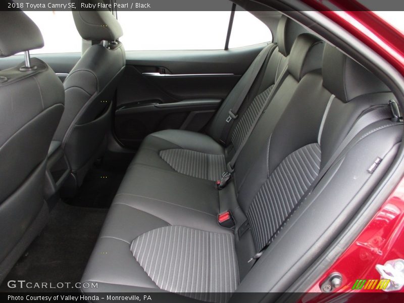 Ruby Flare Pearl / Black 2018 Toyota Camry SE