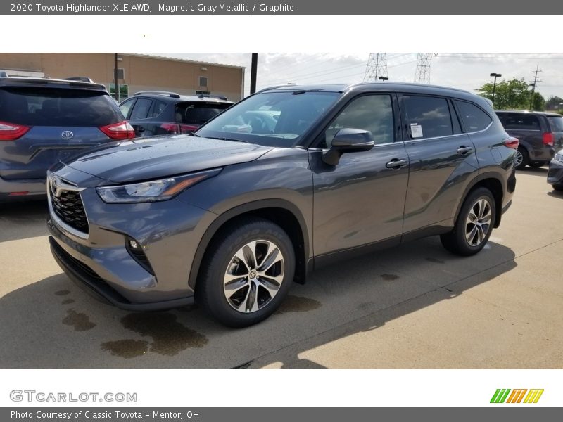 Magnetic Gray Metallic / Graphite 2020 Toyota Highlander XLE AWD