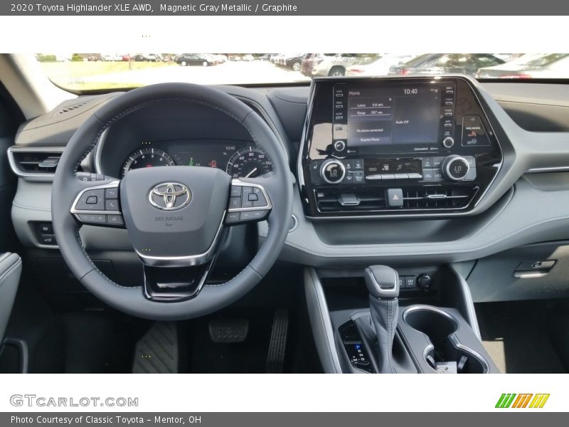Magnetic Gray Metallic / Graphite 2020 Toyota Highlander XLE AWD