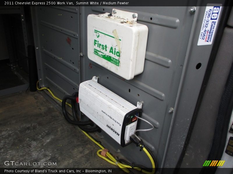 Summit White / Medium Pewter 2011 Chevrolet Express 2500 Work Van
