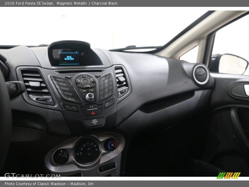 Magnetic Metallic / Charcoal Black 2016 Ford Fiesta SE Sedan